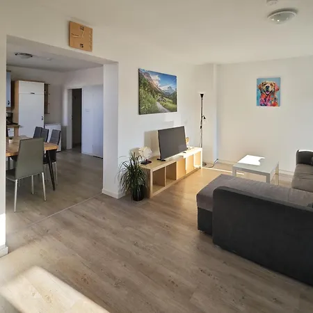 Gemeinschaftswohnung Mit Privaten Zimmern Quarto em Acomodações Particulares *